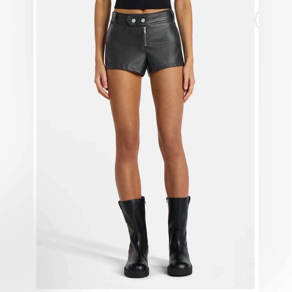 No‎ Boundaries Hot Shorts with Extended Tab Zip, 2'' Inseam Medium